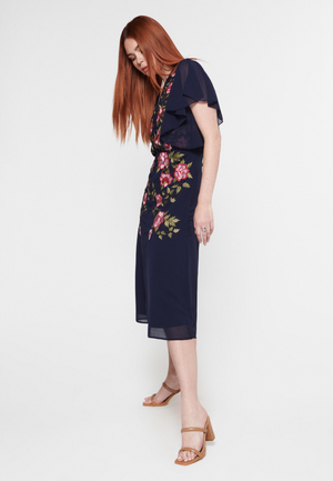 
                  
                    LUNA MIDI EMBROIDERY DRESS | BTZ240614
                  
                